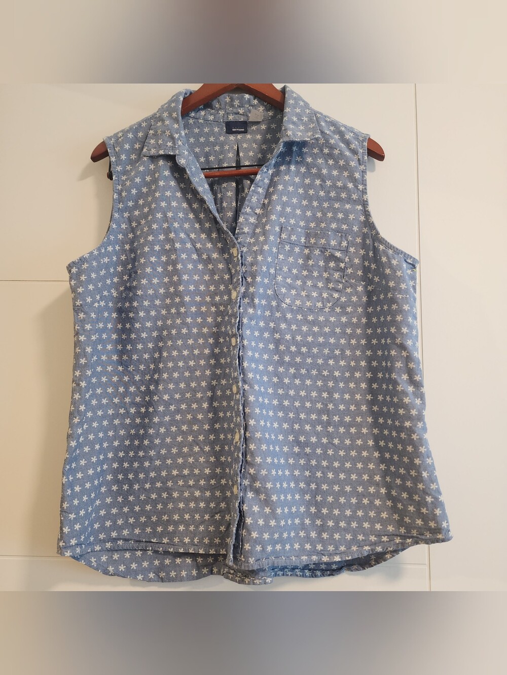 Daisy Print 100% Cotton Chambray Button-Up Sleeveless Shirt